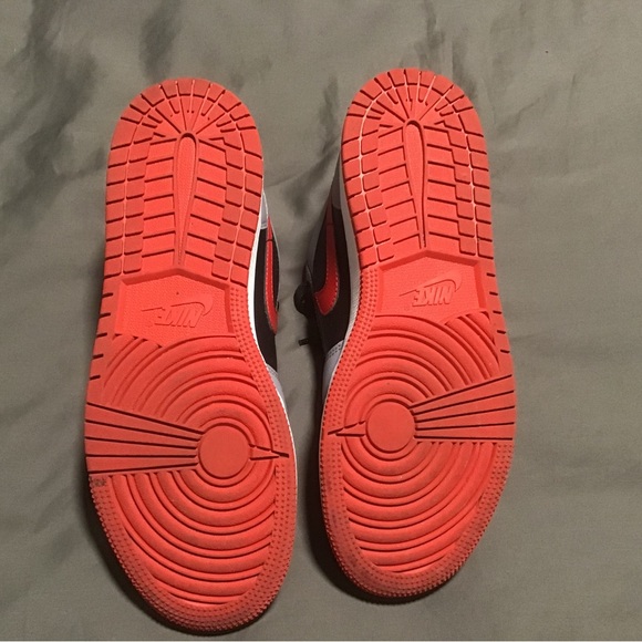 Nike Air Jordan size 6, almost new. Barely worn - Picture 5 of 6